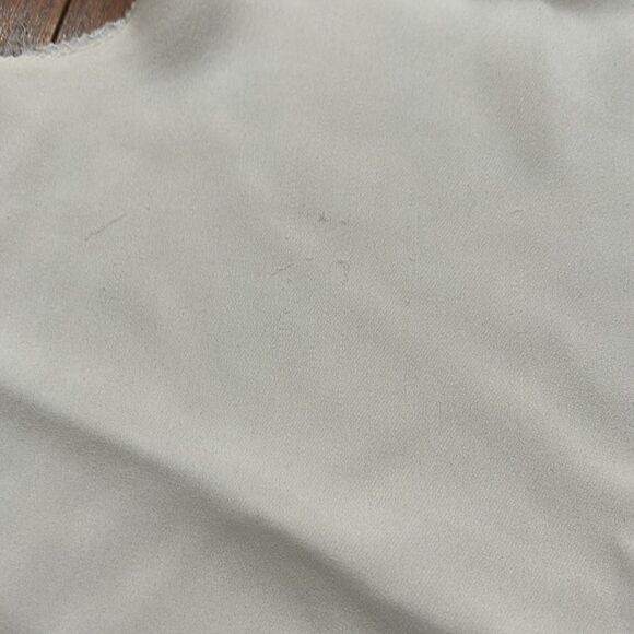 Vince Cream Silk Tank Size Small - Picture 2 of 4